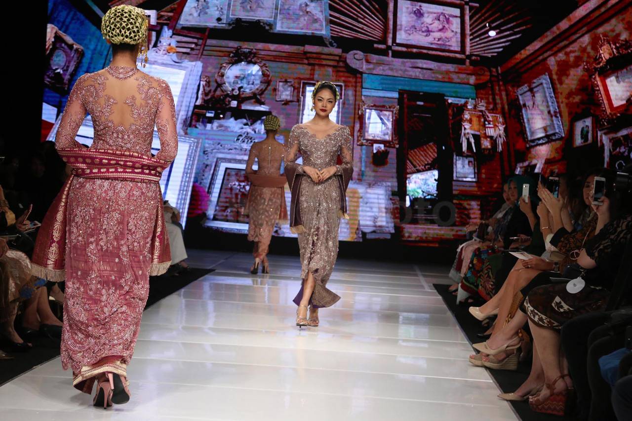 Warna-warni Kebaya dalam...