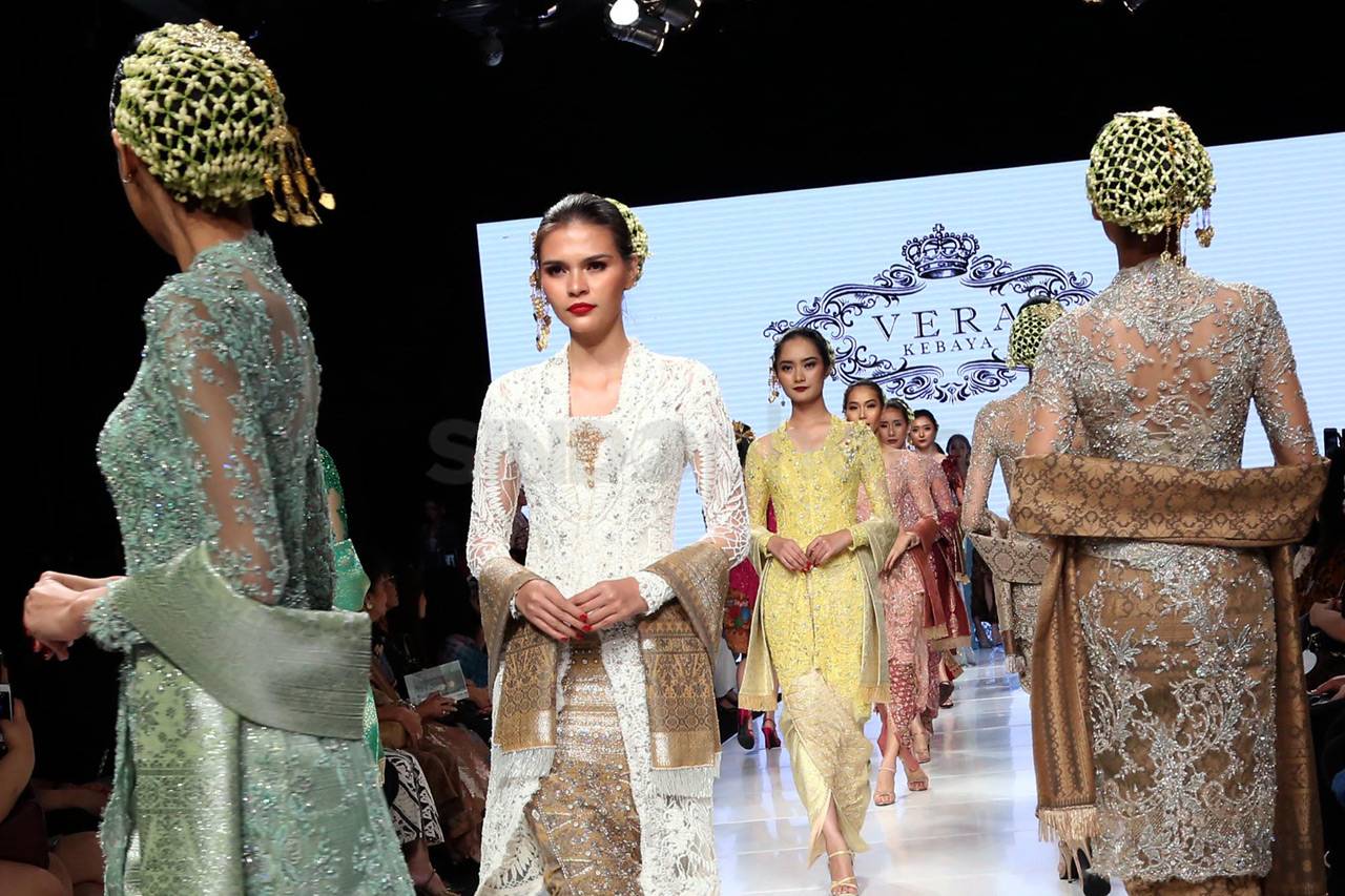 Warna-warni Kebaya dalam...