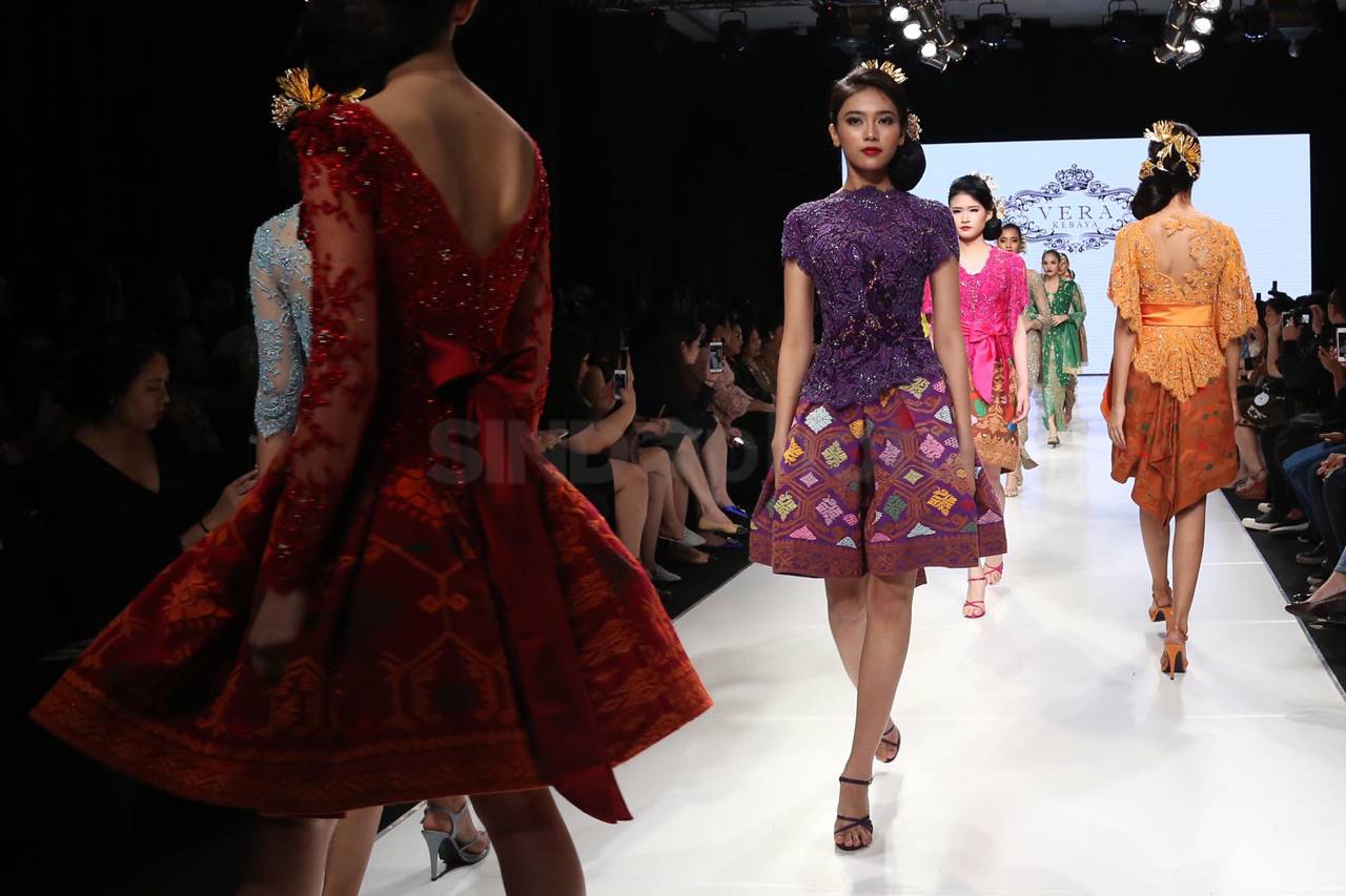 Warna-warni Kebaya dalam...