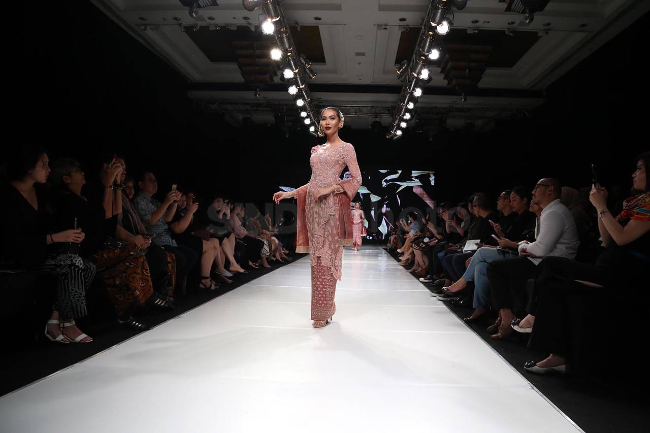 Warna-warni Kebaya dalam...