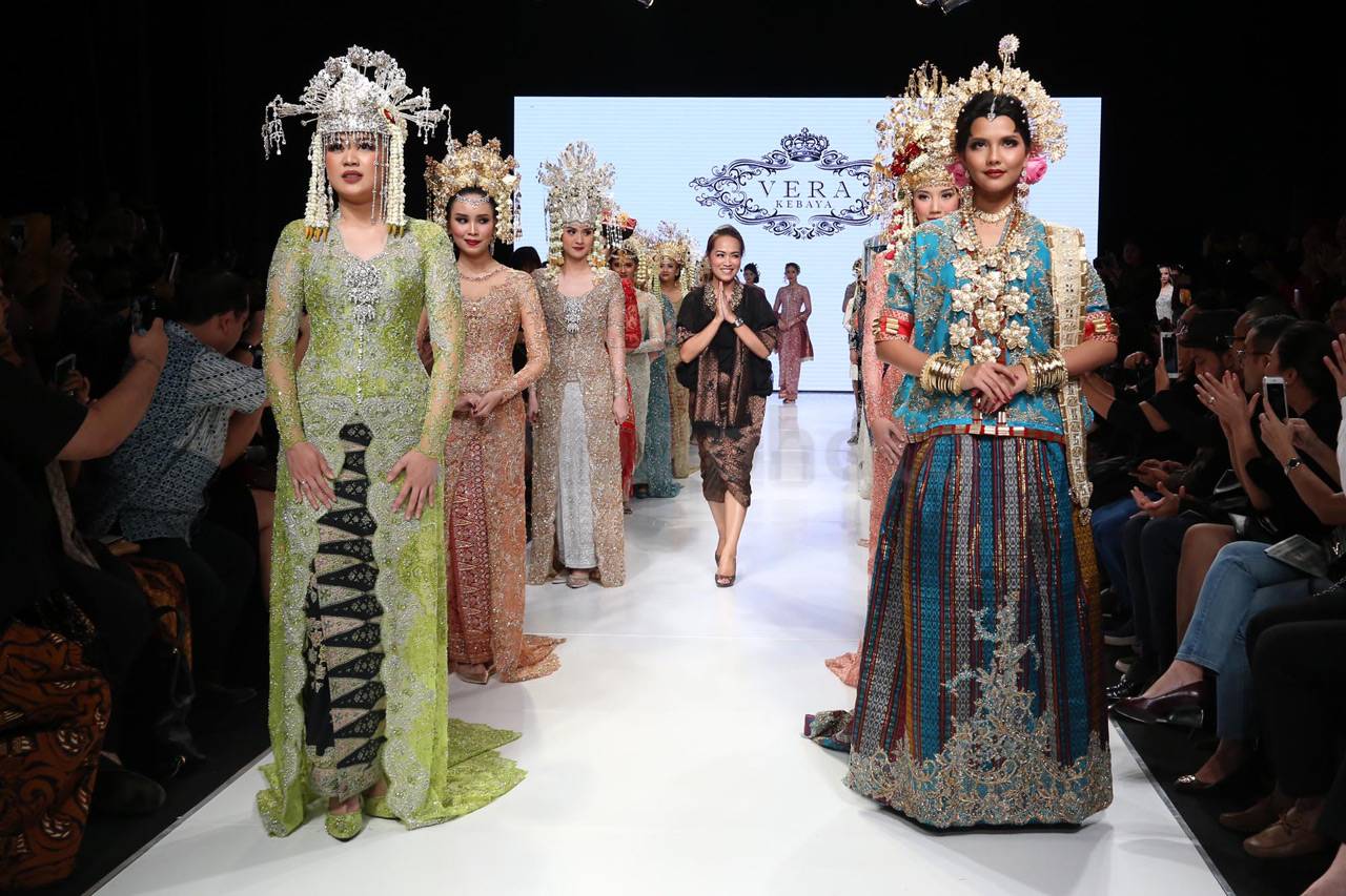 Warna-warni Kebaya dalam...