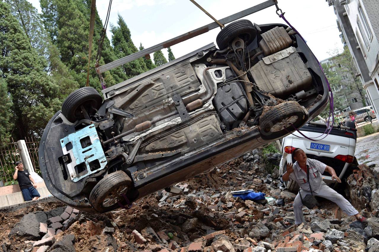Mobil Bergelimpangan...