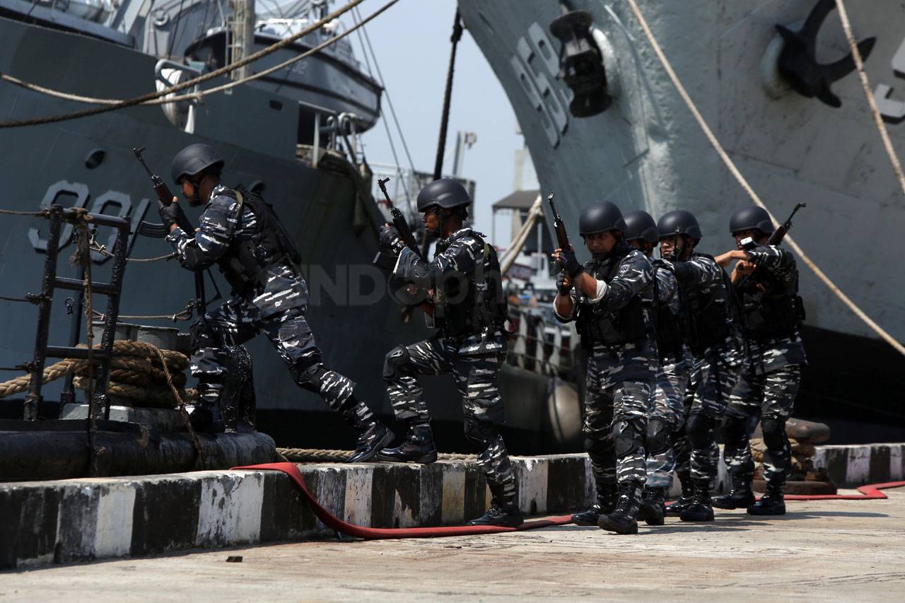 Tim VBSS KRI Tjiptadi...