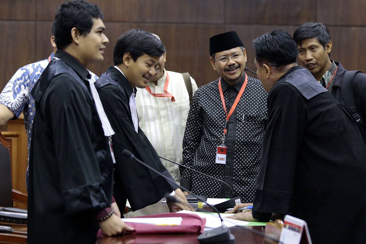 MK Gelar Sidang Gugatan...