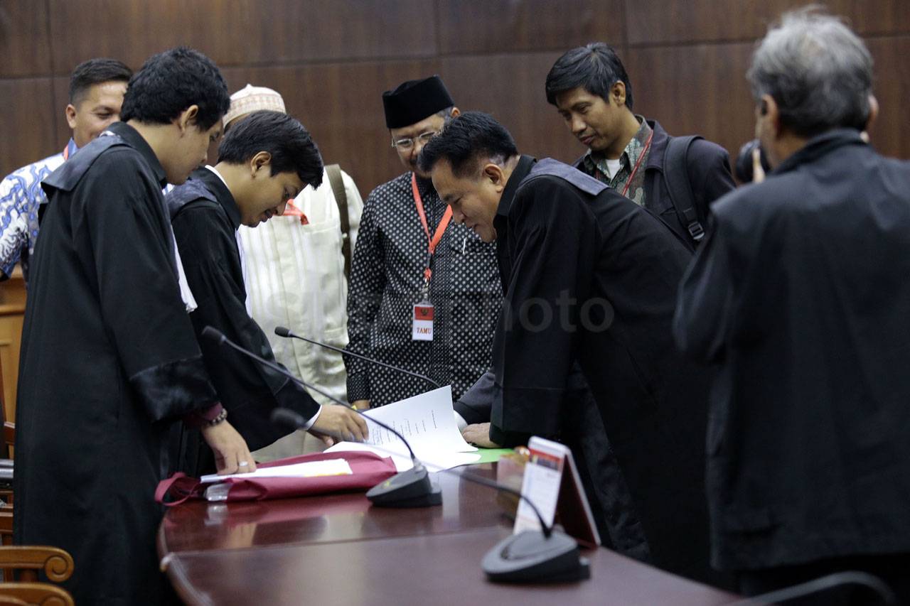 MK Gelar Sidang Gugatan...