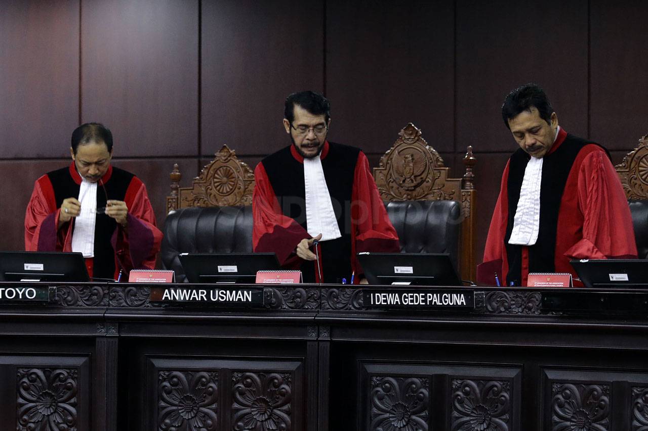 MK Gelar Sidang Gugatan...