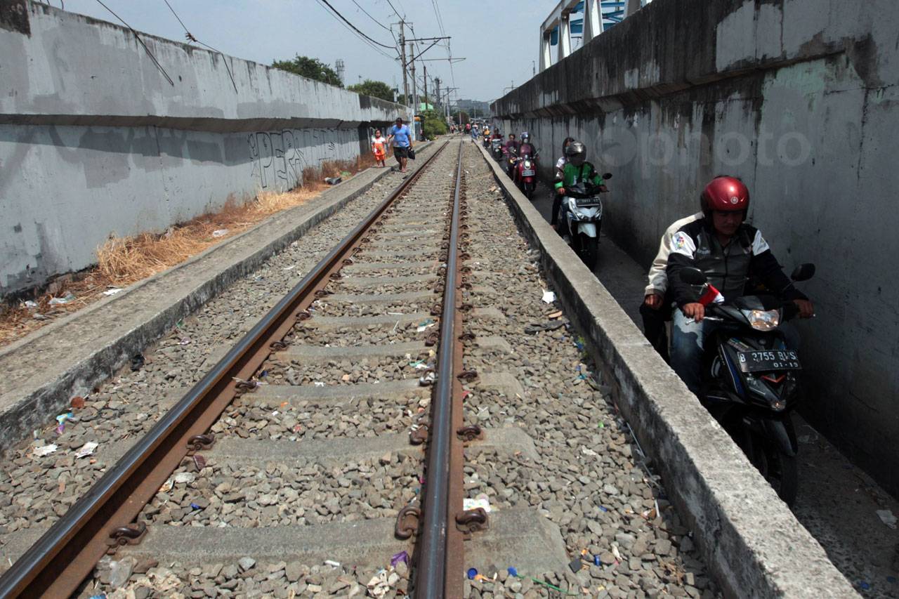 Menempuh Bahaya, Berkendara...