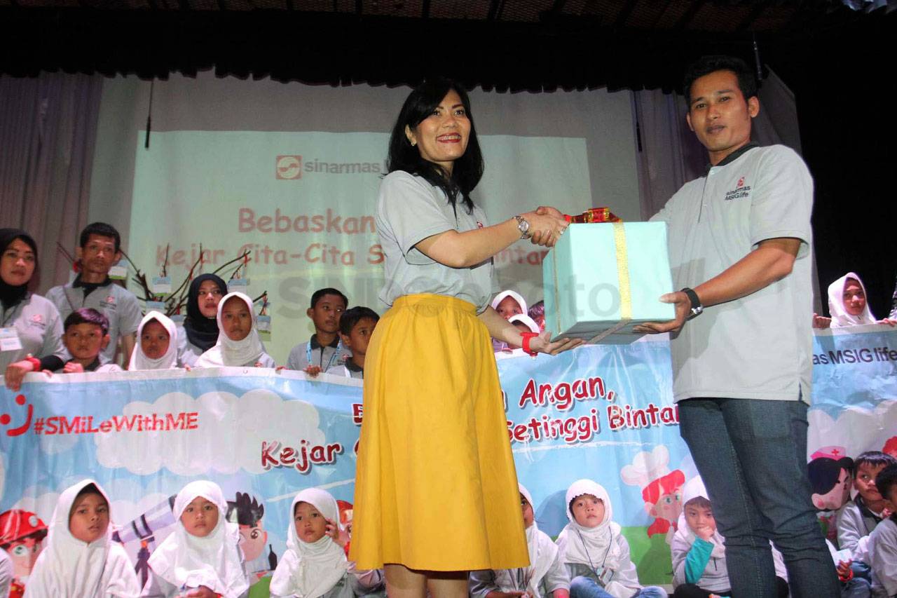 Sinarmas MSIG Life Serahkan...