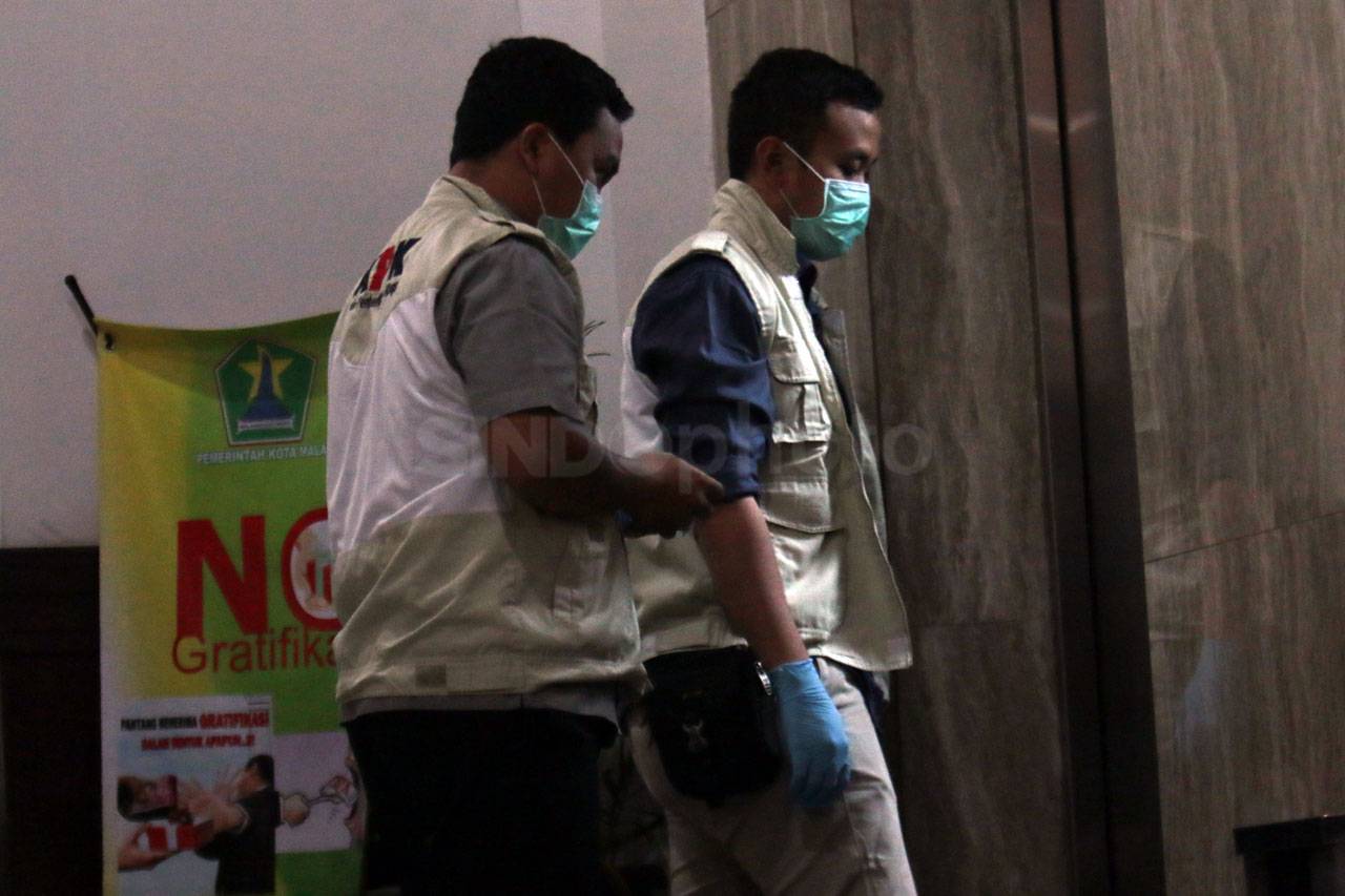 KPK Geledah Kantor DPRD...