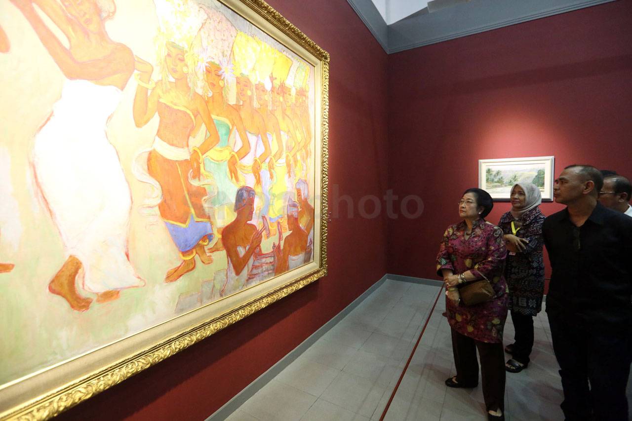 Megawati Kunjungi Pameran...