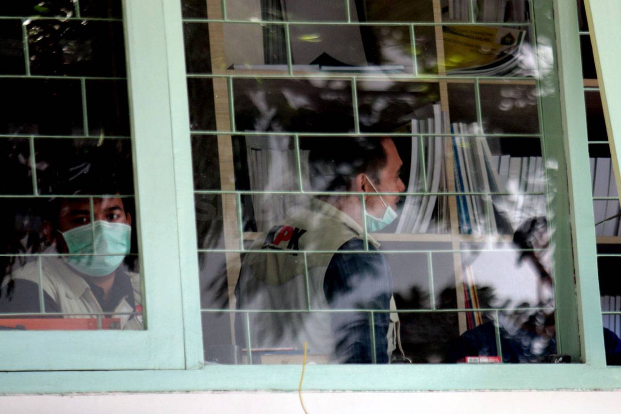 KPK Geledah Kantor Barenlitbang...