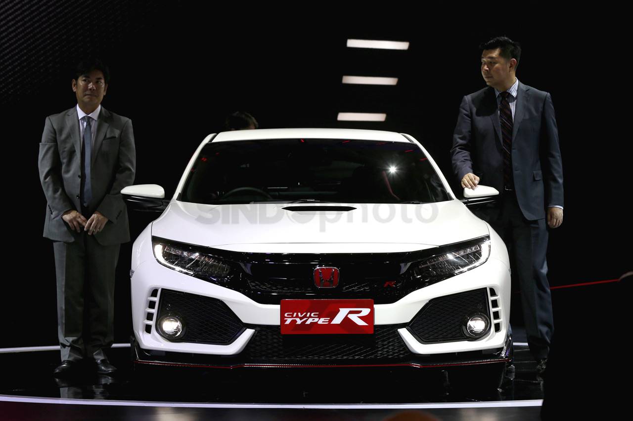 Civic Type R goda Pengunjung...