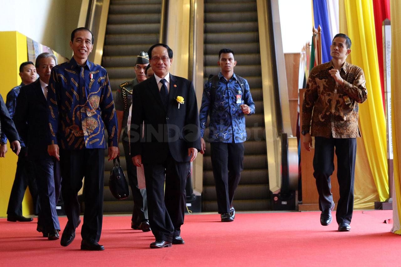 Presiden Jokowi Hadiri...