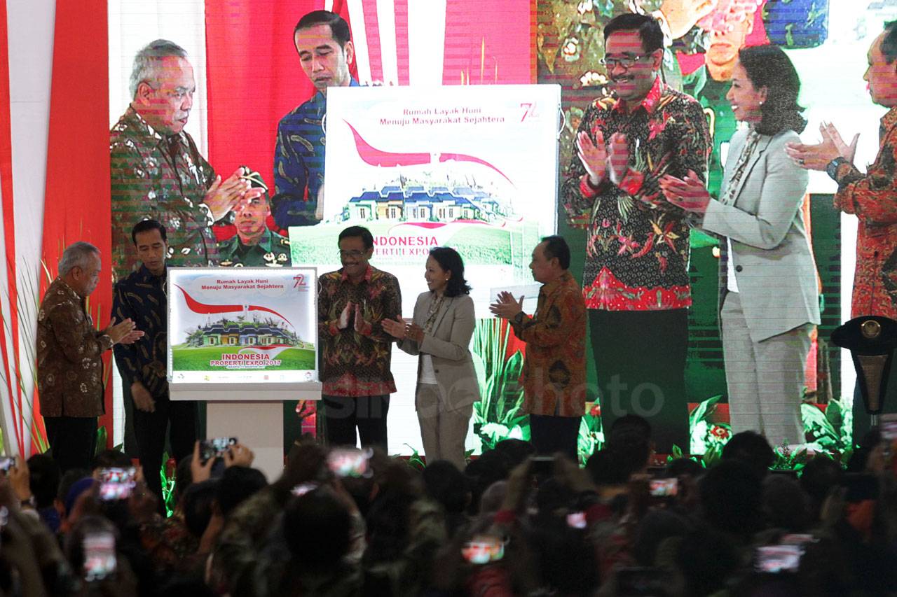 Presiden Jokowi Buka...