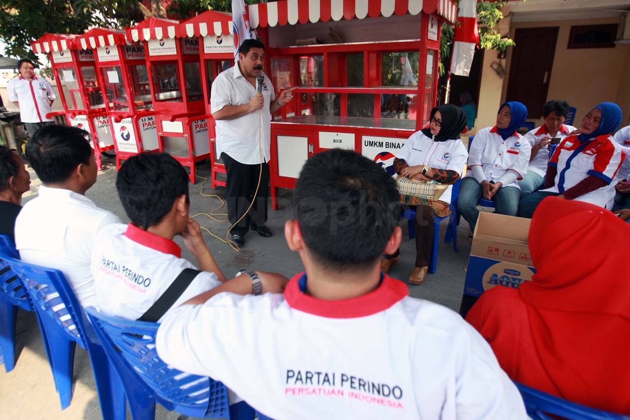 Perindo Serahkan Gerobak...