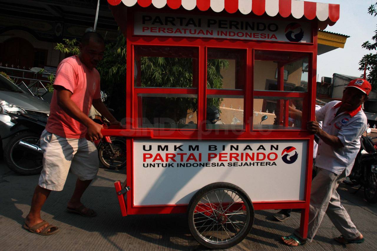 Perindo Serahkan Gerobak...