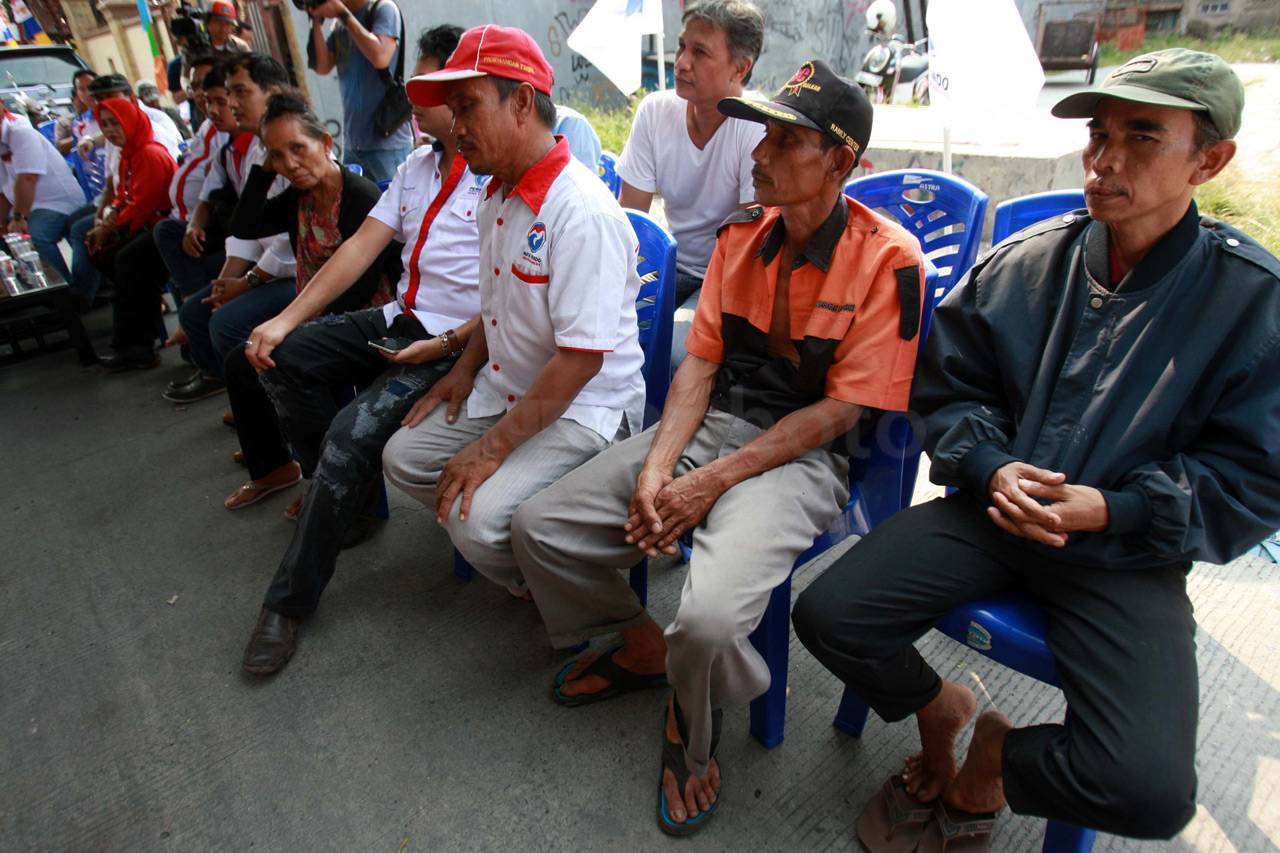 Perindo Serahkan Gerobak...