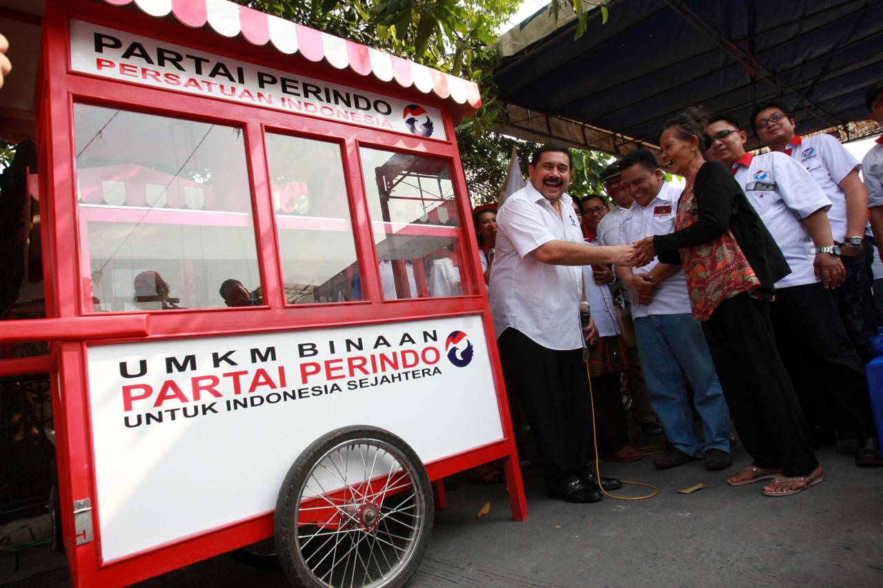 Perindo Serahkan Gerobak...