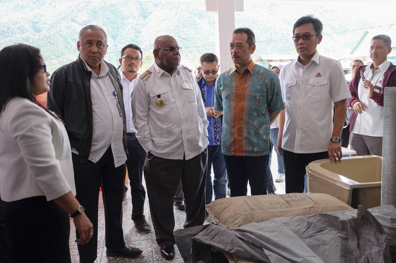 Kementerian BUMN Tinjau...