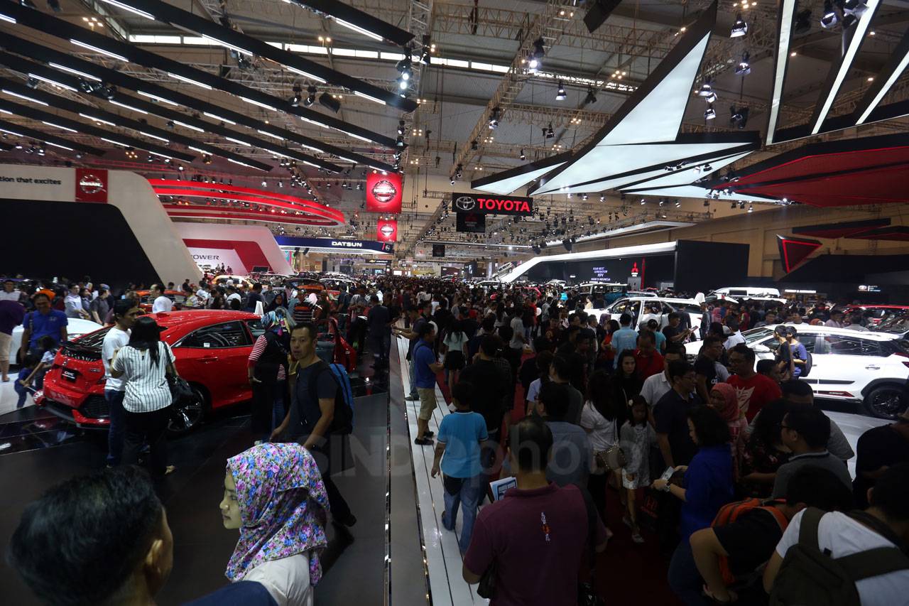 Ribuan Pengunjung Padati...
