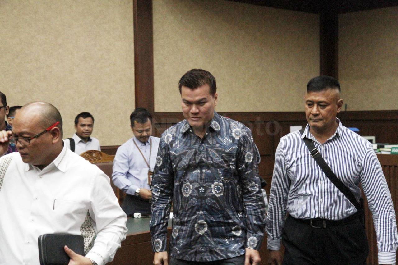 Andi Narogong Jalani...