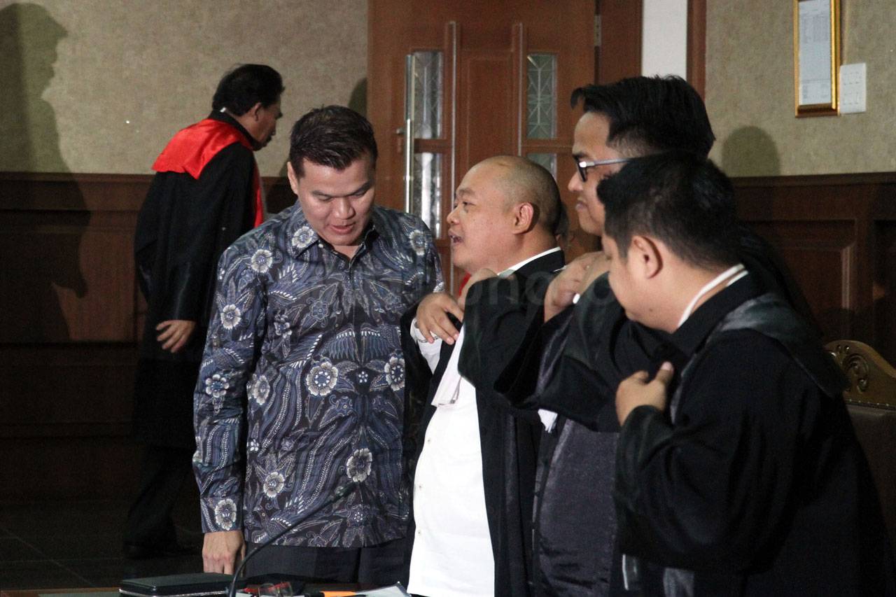Andi Narogong Jalani...