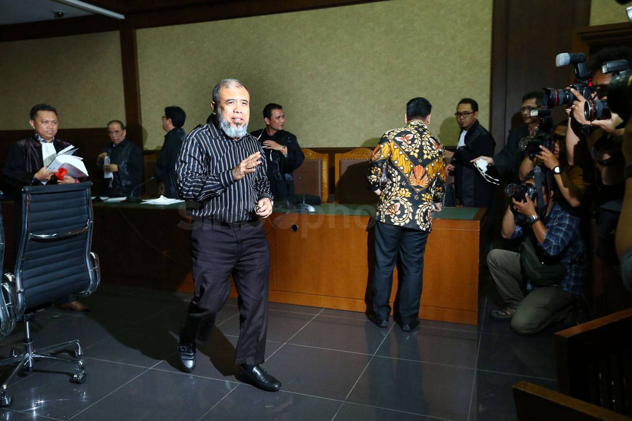 Patrialis Akbar Dituntut...