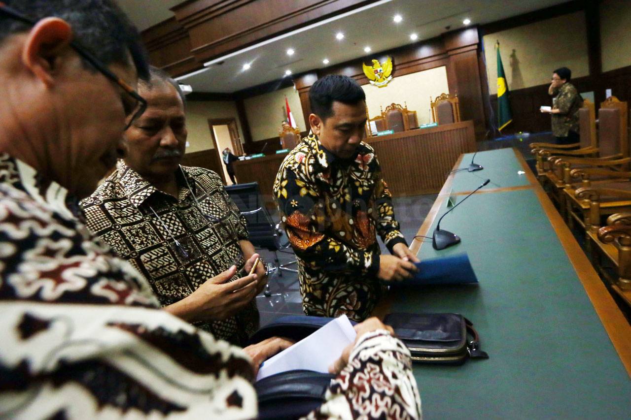 Patrialis Akbar Dituntut...