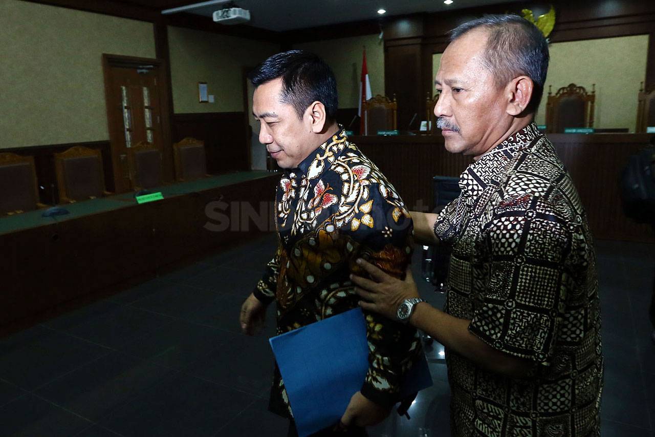 Patrialis Akbar Dituntut...
