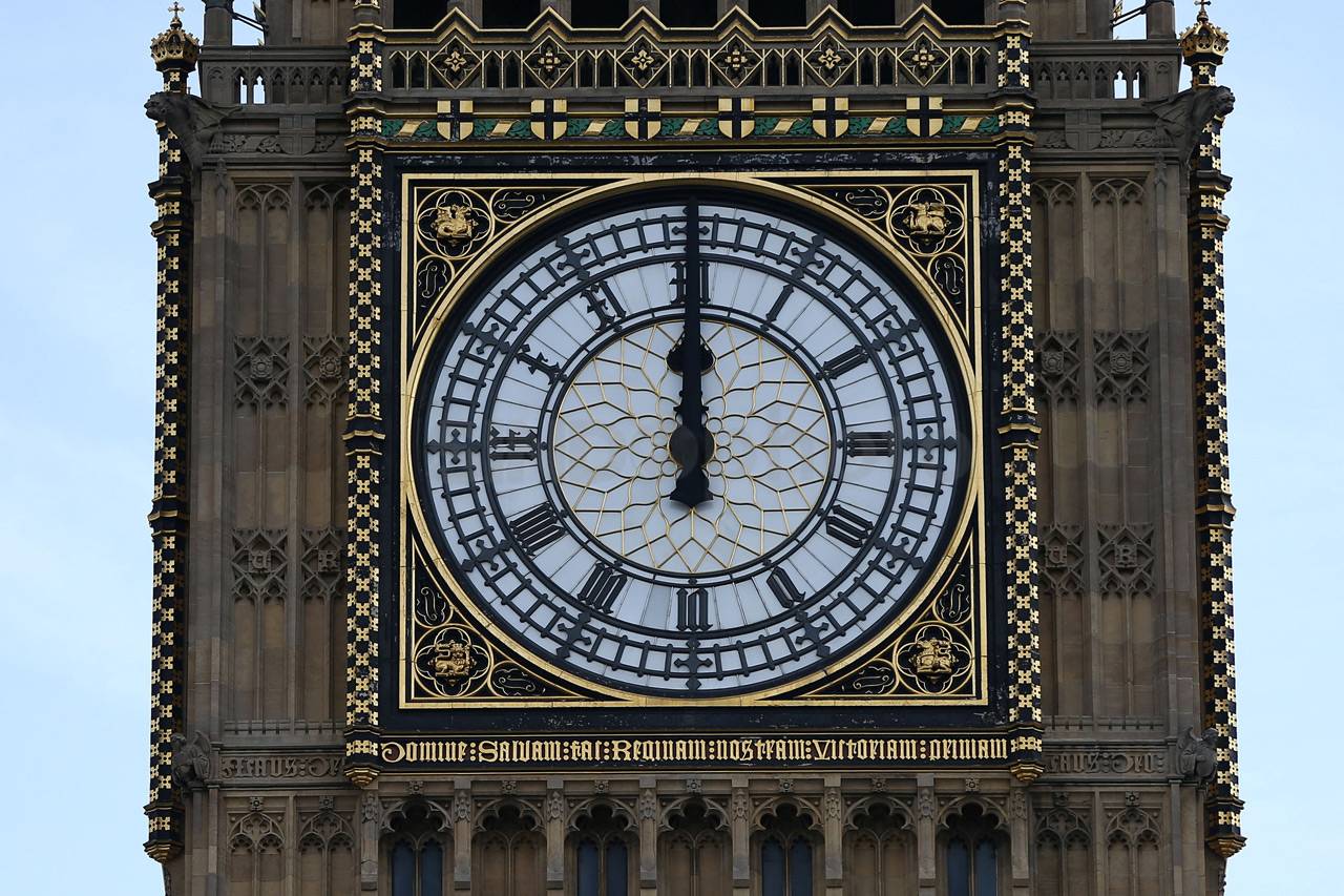 Big Ben Berhenti Berdentang...
