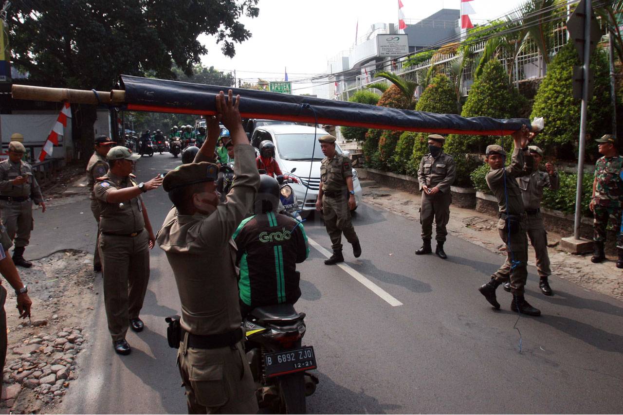 Satpol PP Jakarta Selatan...