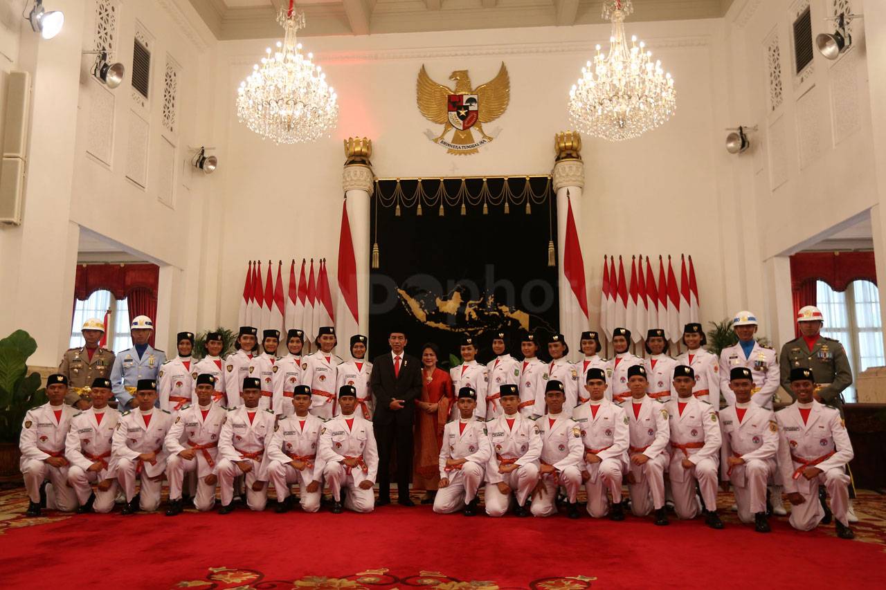 Presiden Jokowi Kukuhkan...