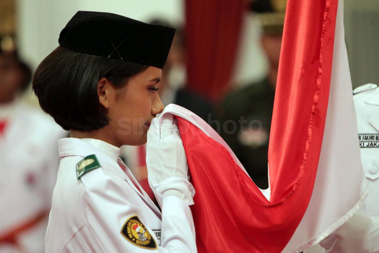 Presiden Jokowi Kukuhkan...