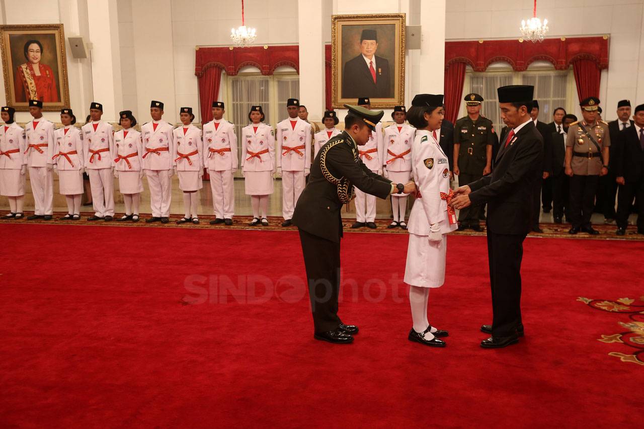 Presiden Jokowi Kukuhkan...