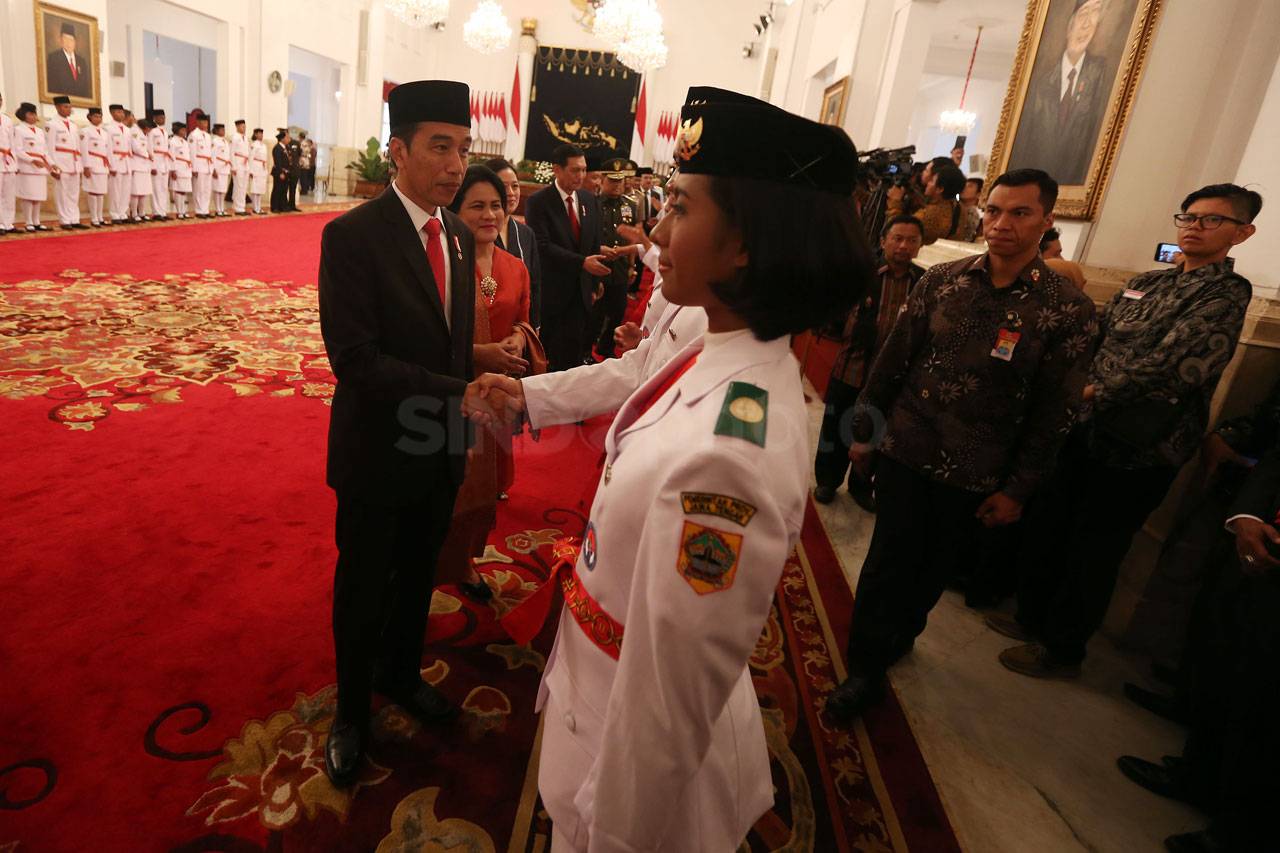 Presiden Jokowi Kukuhkan...
