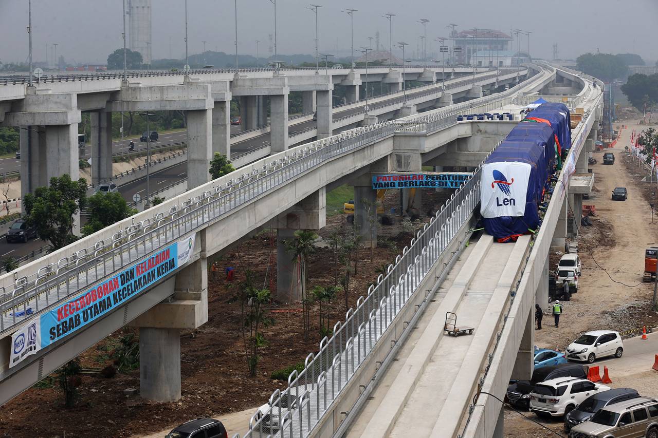 Ujicoba Skytrain di...