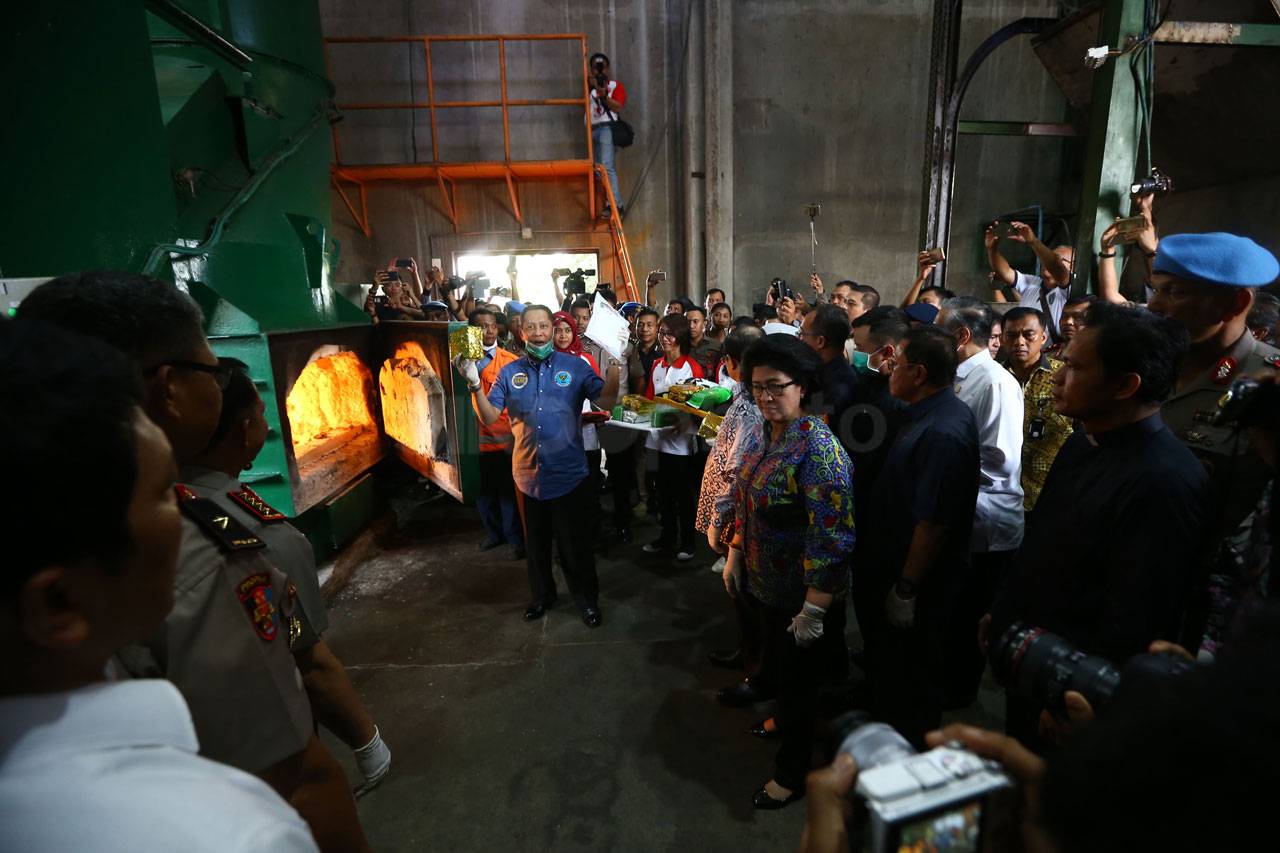 BNN dan Polri Musnahkan...
