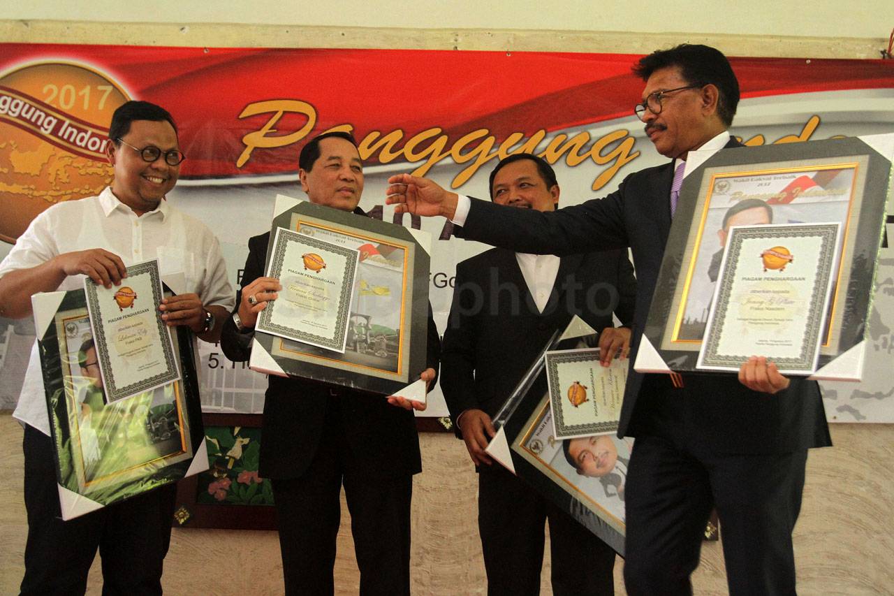 10 Anggota DPR Terima...