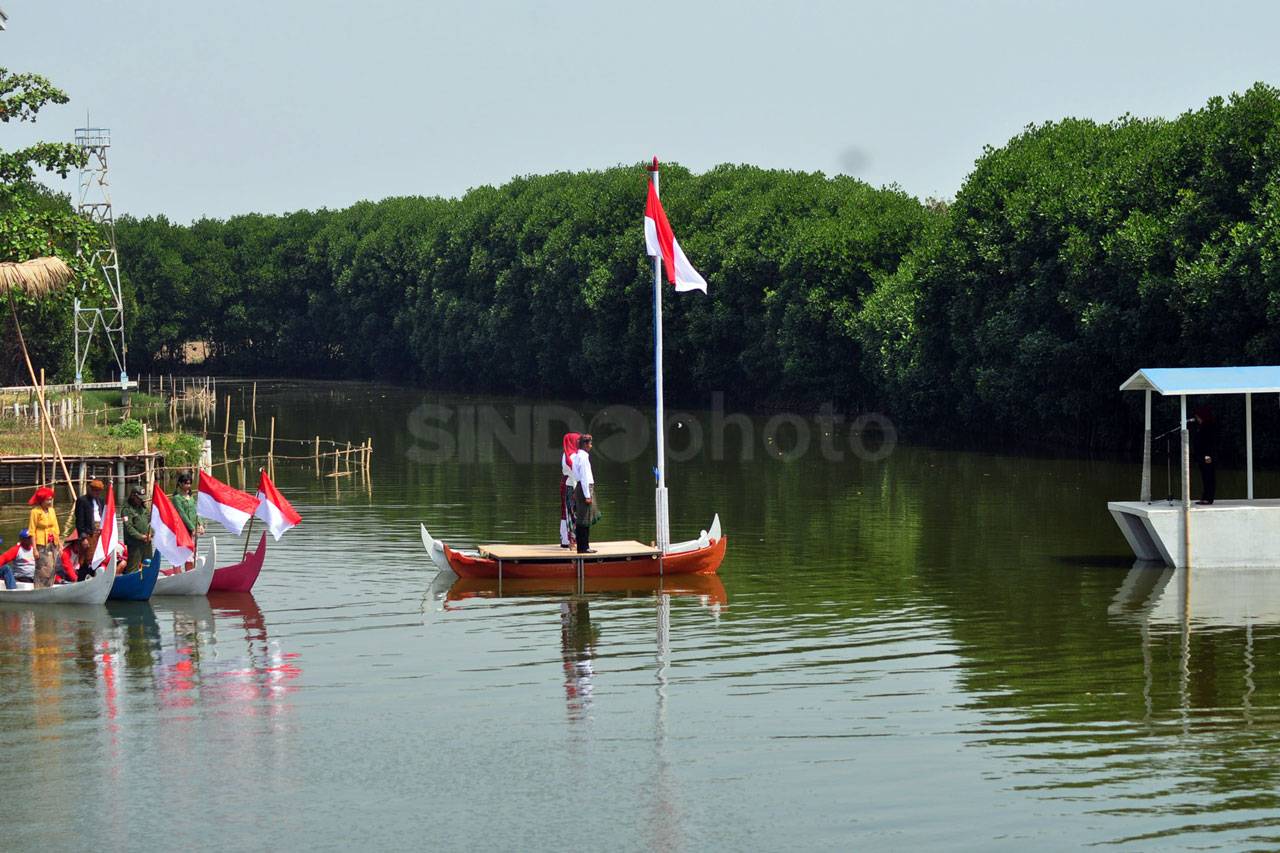Upacara HUT RI di Hutan...