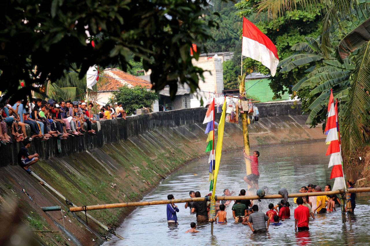 Lomba Gebuk Bantal Meriahkan...