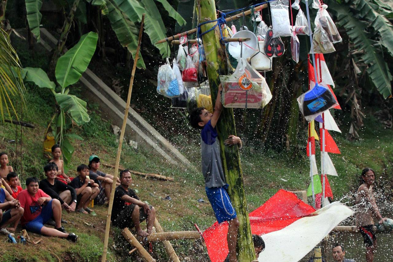Lomba Gebuk Bantal Meriahkan...