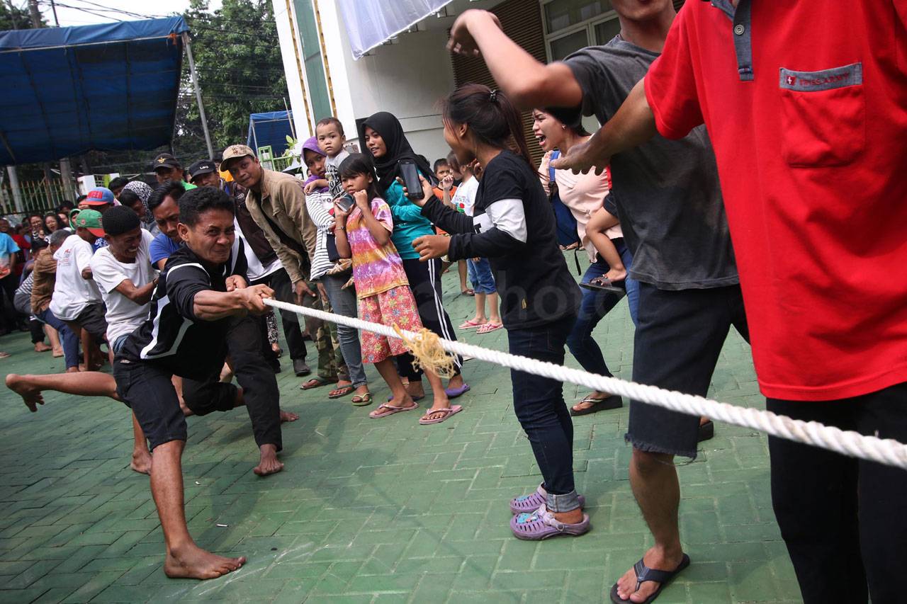 Ratusan Warga Antusias...