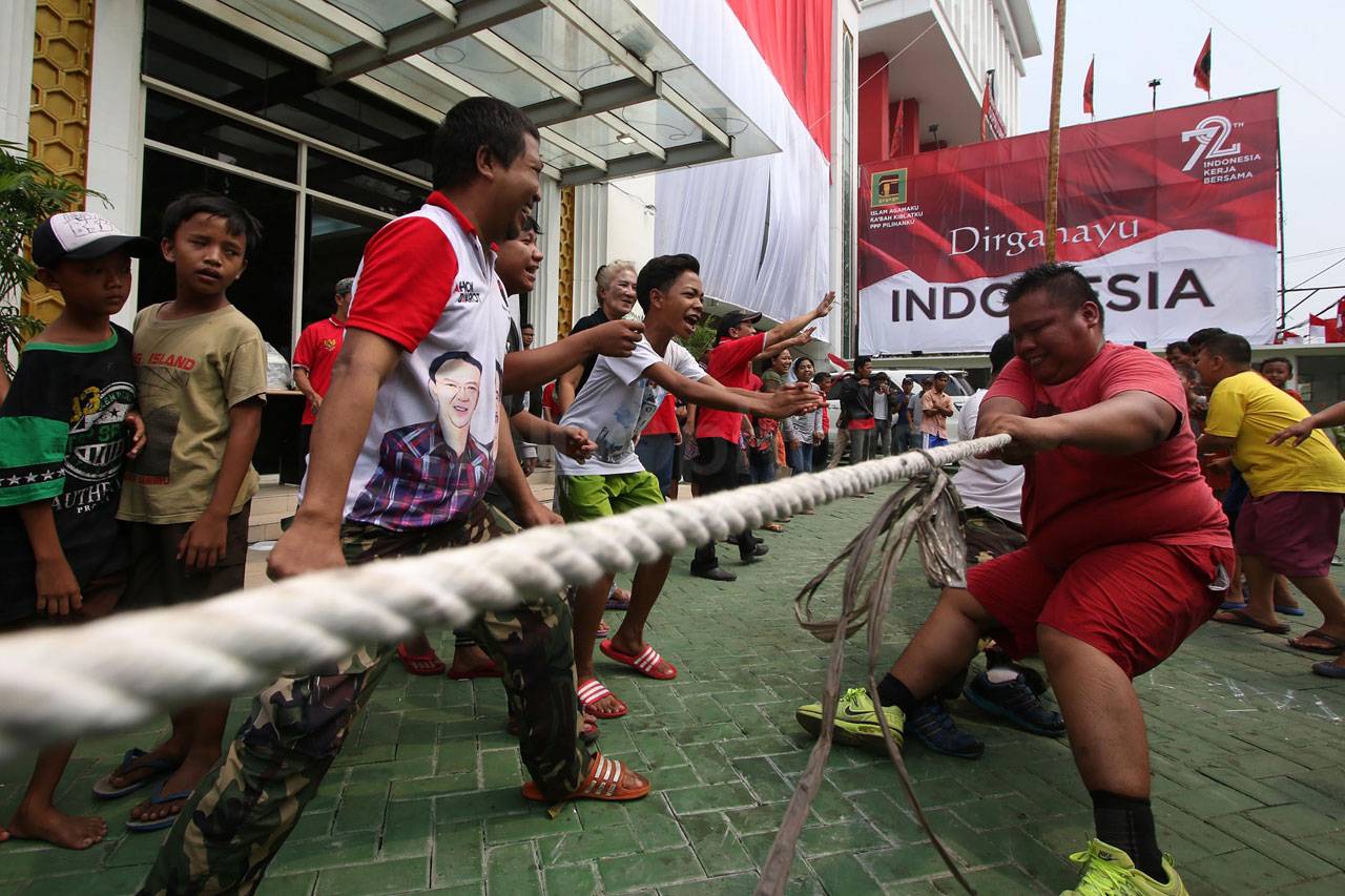 Ratusan Warga Antusias...
