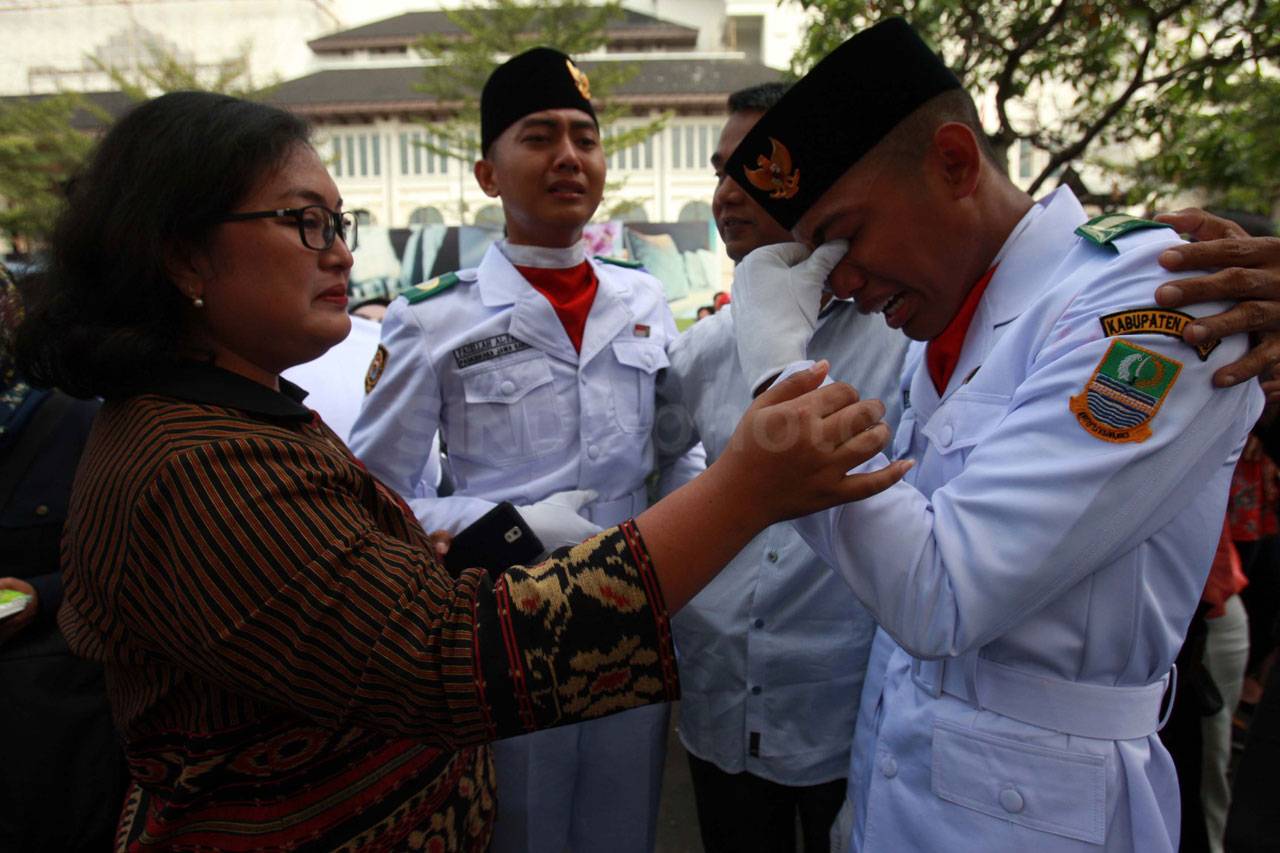 Air Mata Haru dan Bangga...