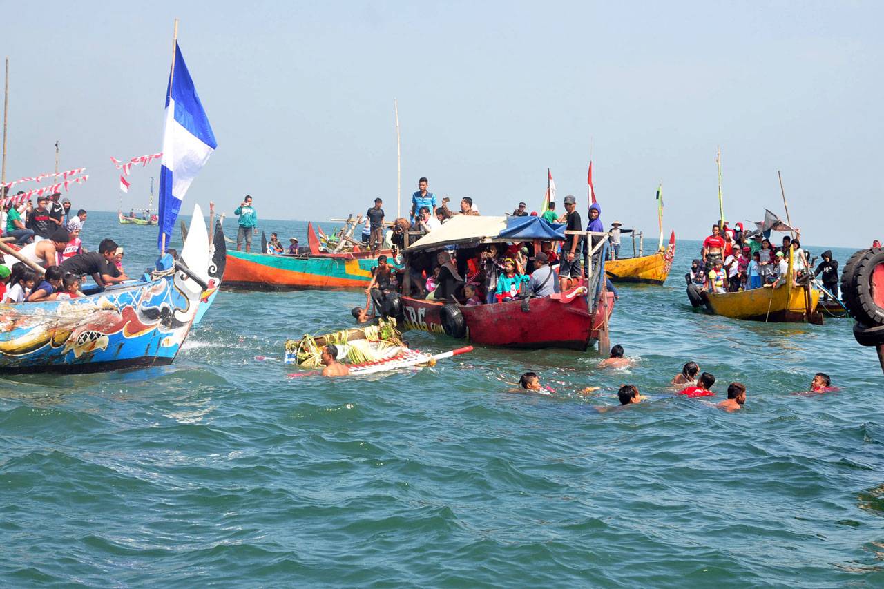 Tradisi Sedekah Laut...