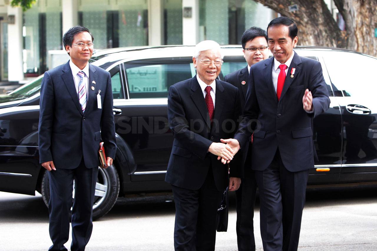 Presiden Jokowi Terima...