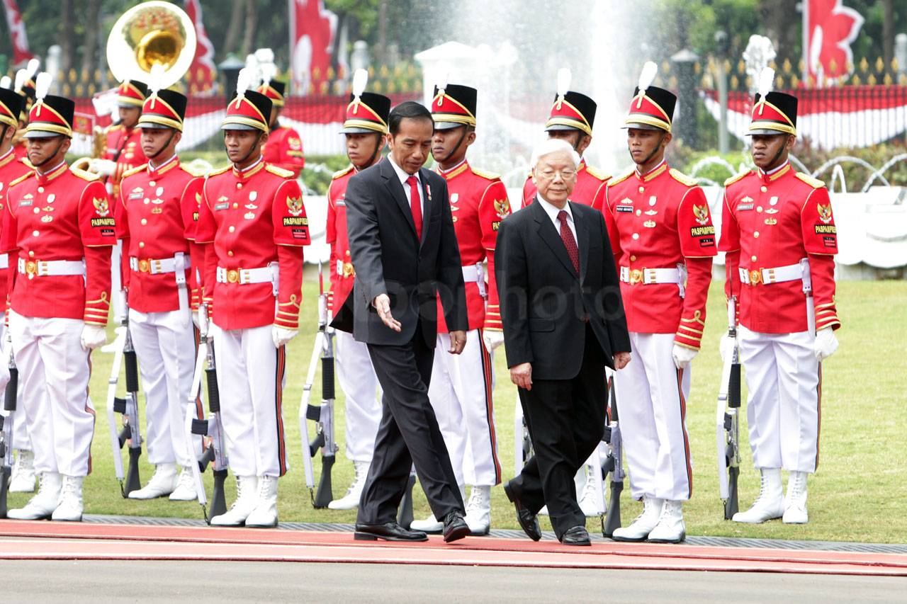 Presiden Jokowi Terima...