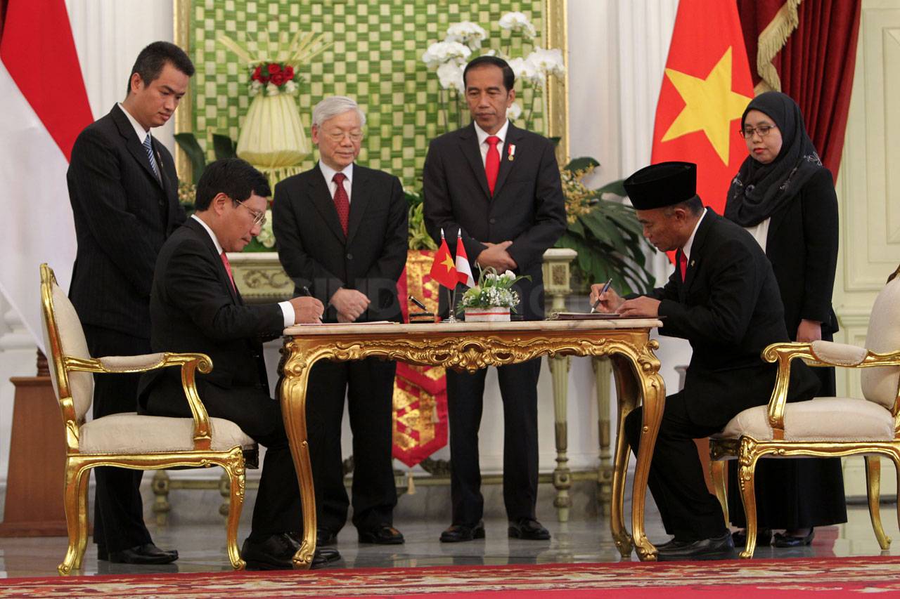 Presiden Jokowi Terima...