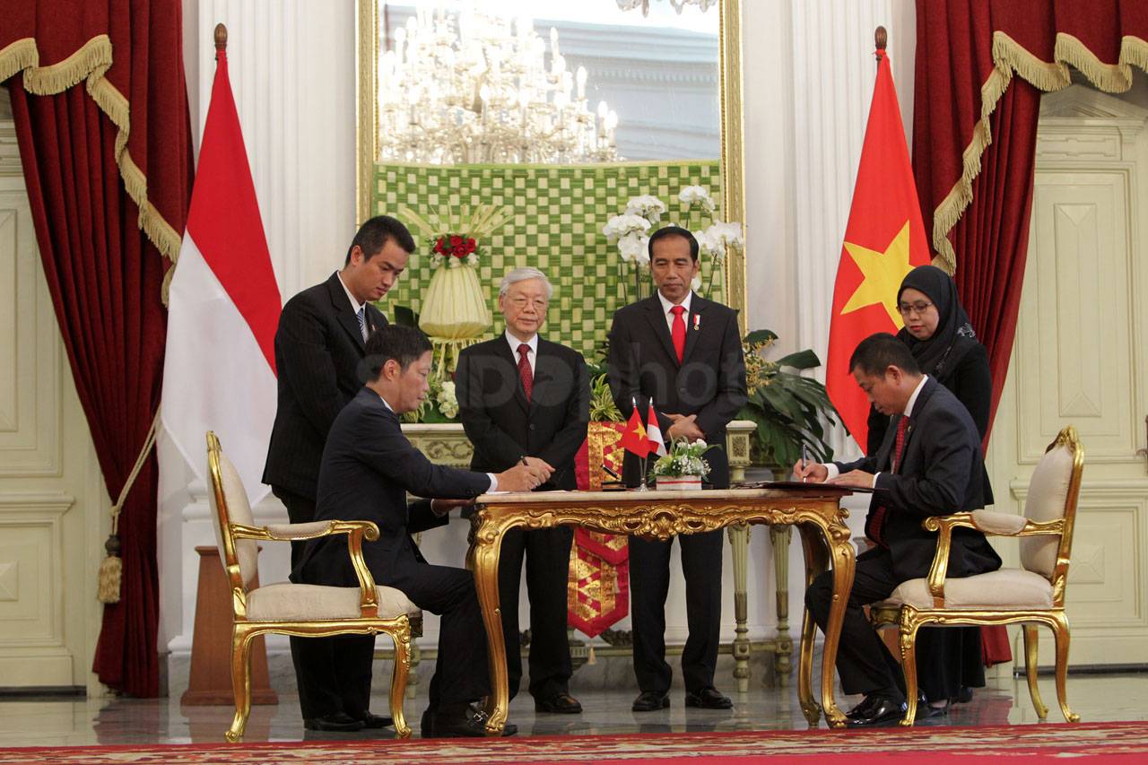 Presiden Jokowi Terima...