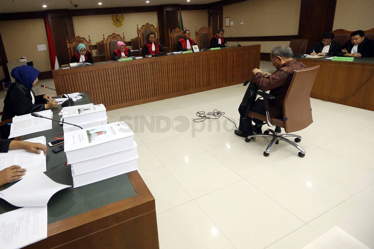 Mantan Anggota DPR Charles...